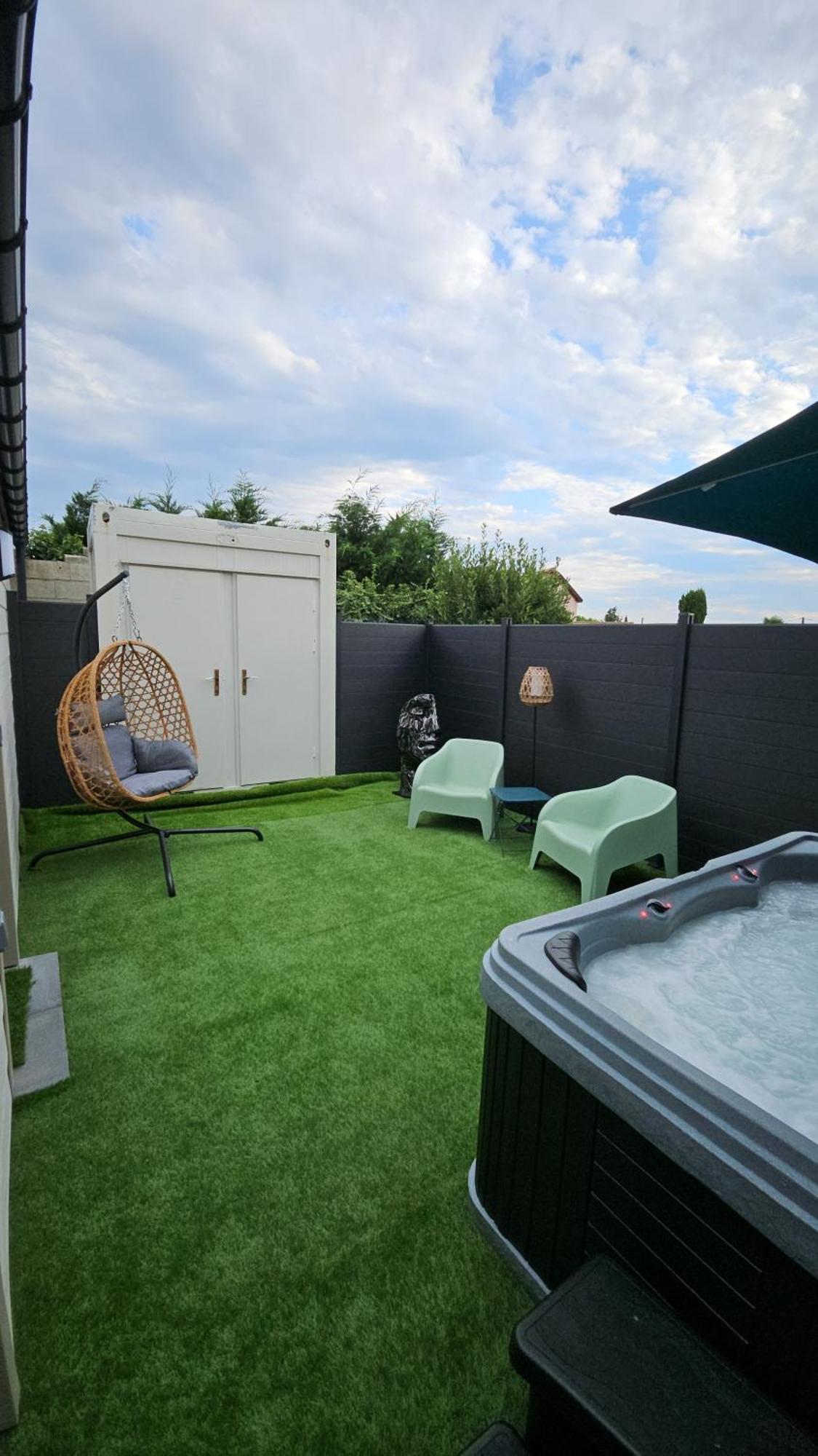 Hebergement Privee Jaccuzzi En Supplement Saint-Clair-du-Rhone Exteriör bild
