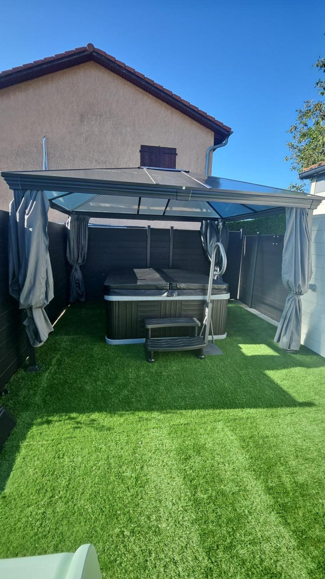 Hebergement Privee Jaccuzzi En Supplement Saint-Clair-du-Rhone Exteriör bild