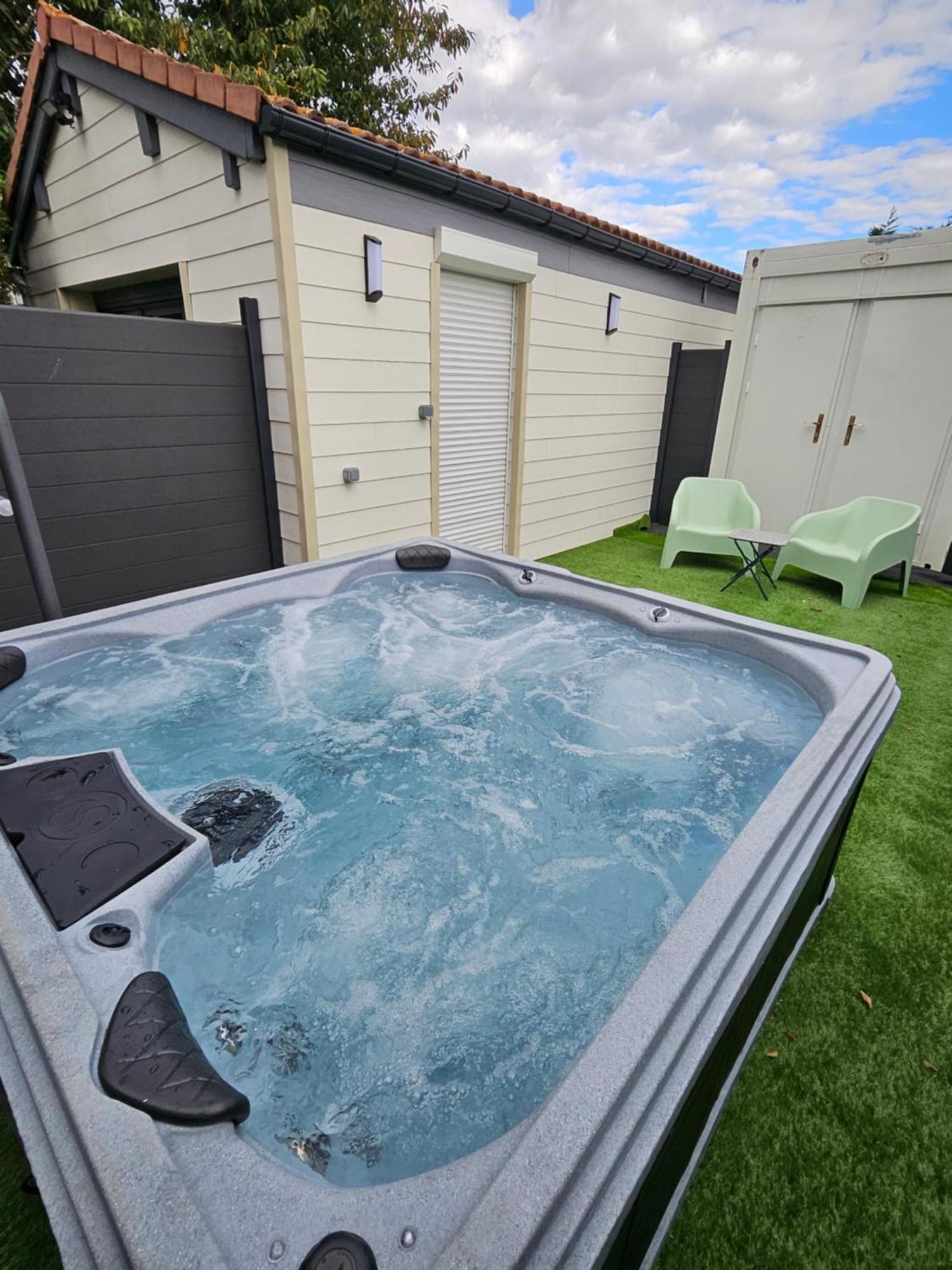 Hebergement Privee Jaccuzzi En Supplement Saint-Clair-du-Rhone Exteriör bild