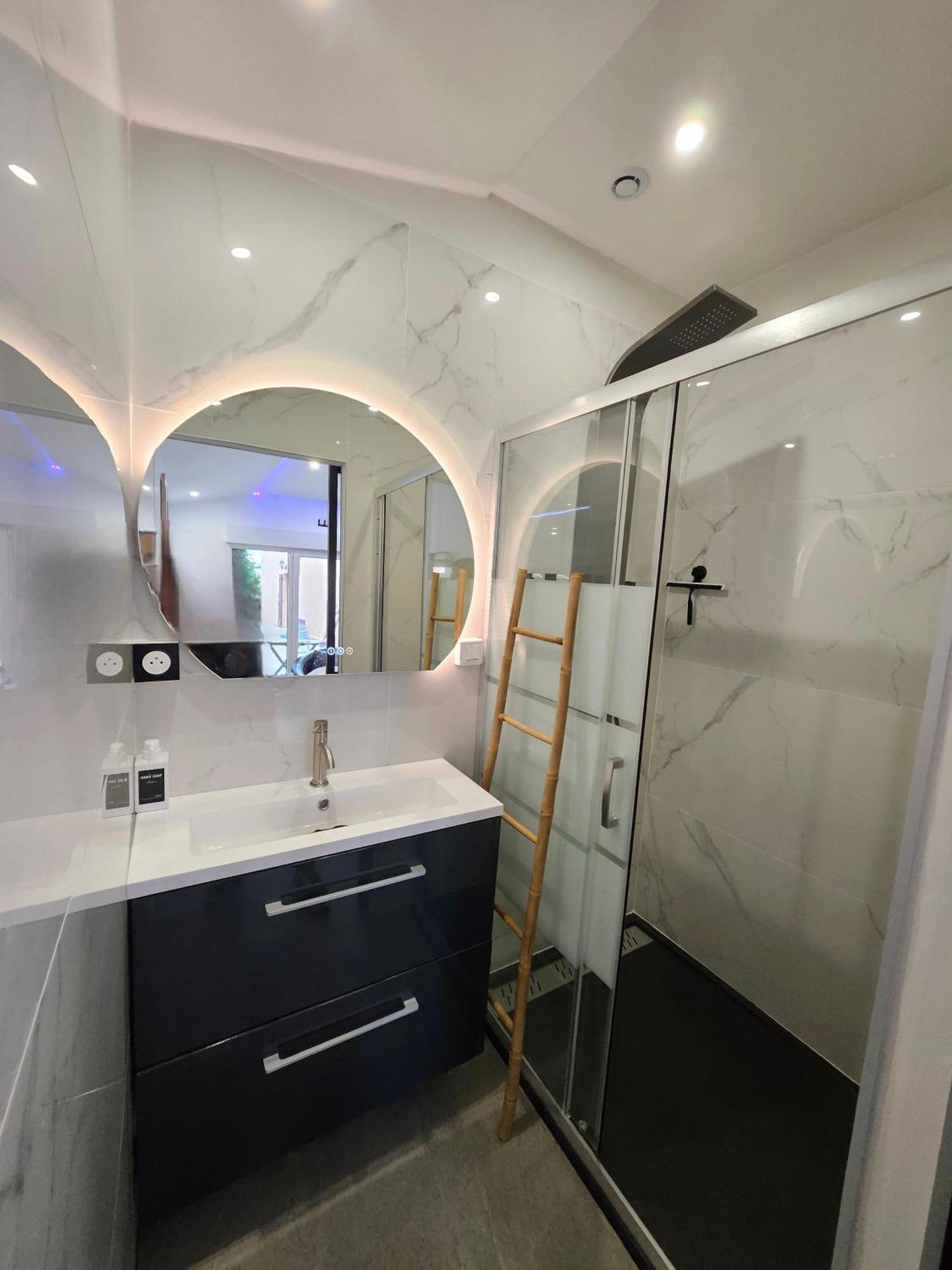 Hebergement Privee Jaccuzzi En Supplement Saint-Clair-du-Rhone Exteriör bild