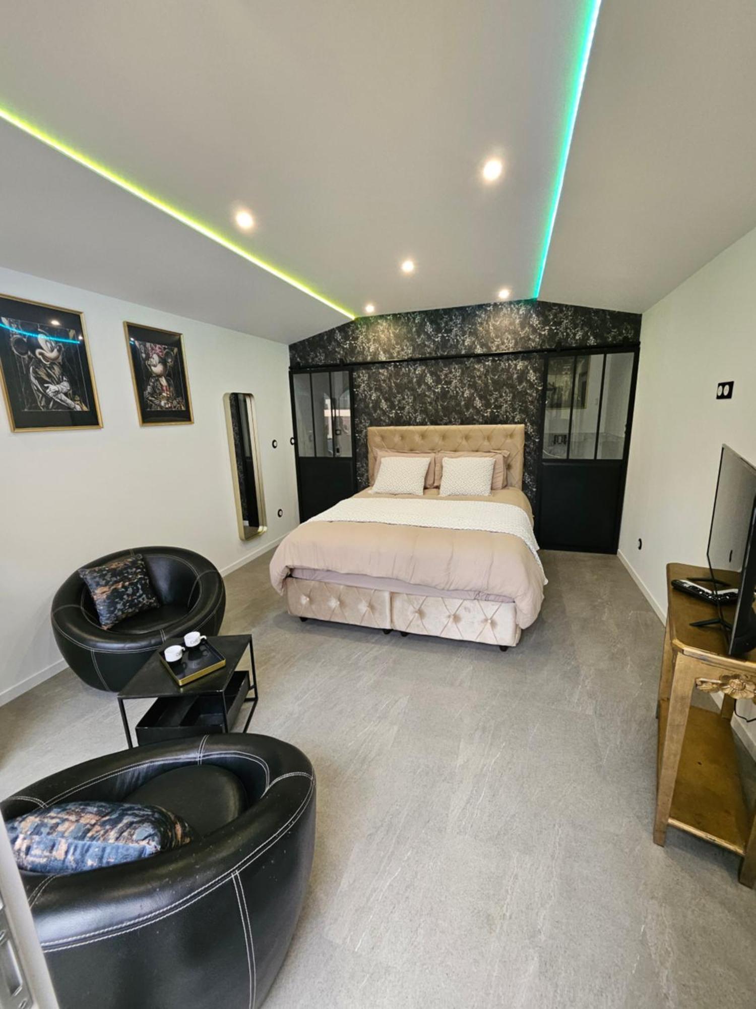 Hebergement Privee Jaccuzzi En Supplement Saint-Clair-du-Rhone Exteriör bild