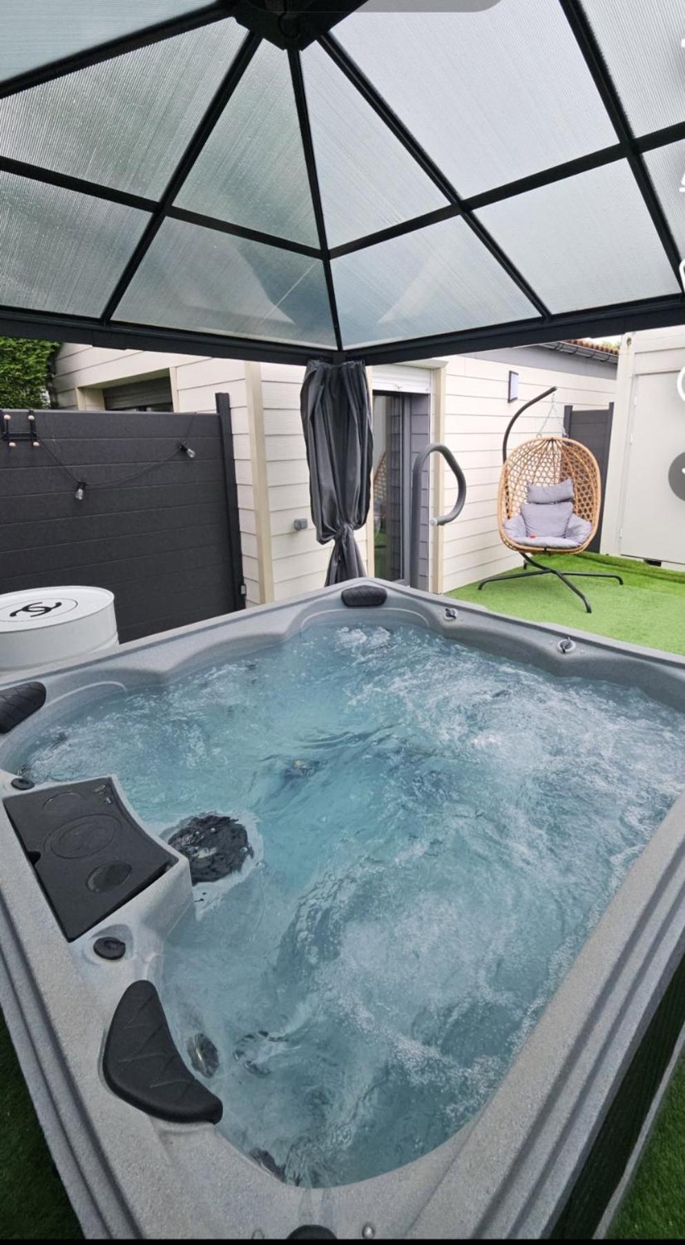 Hebergement Privee Jaccuzzi En Supplement Saint-Clair-du-Rhone Exteriör bild